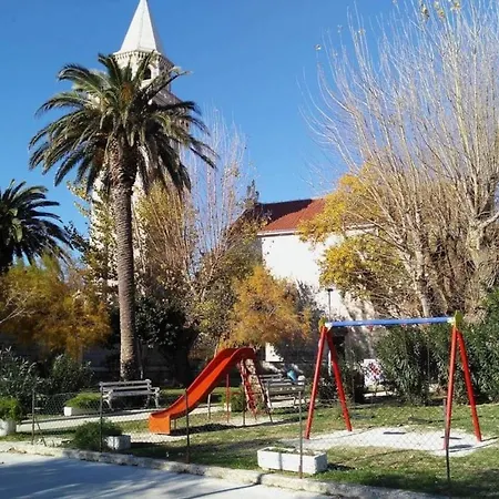 Lilybelle Kastela